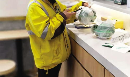 外卖小姐姐不想上班了,逃离职场，追寻自由生活