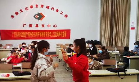 广南小姐姐跳舞,广南小姐姐演绎绝美舞姿